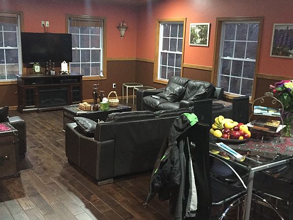 4th image of 1029 Cummings Ave