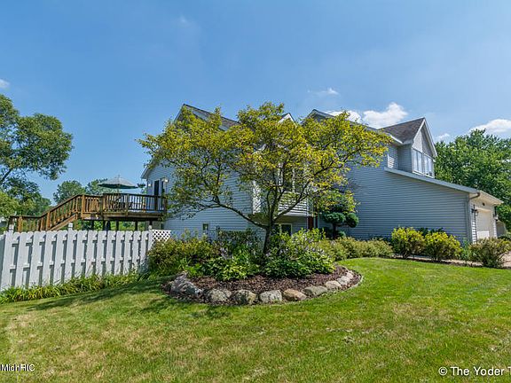 2nd image of 6200 Viewpoint Dr NE