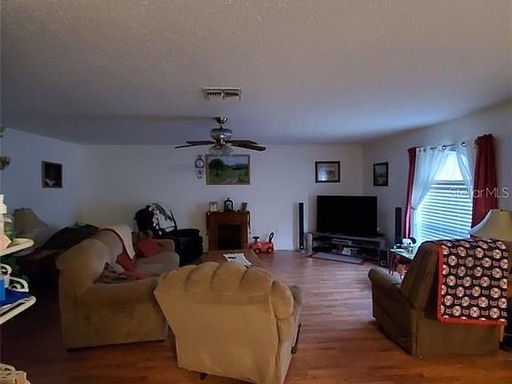 4th image of 2831 E Waco Dr