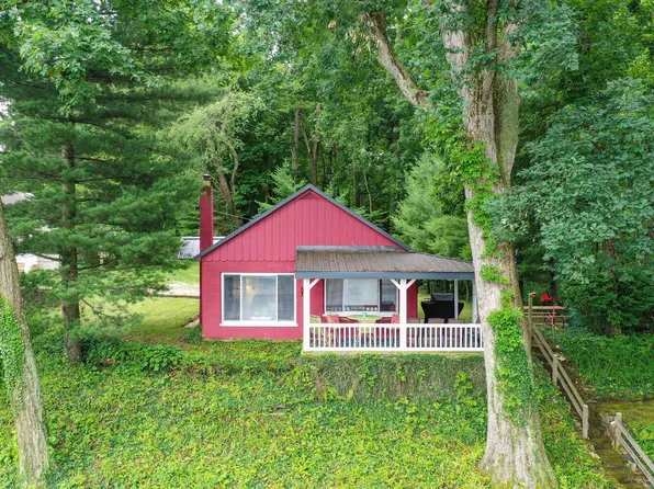 59924 Oakwood Bch, Three Rivers, MI 49093