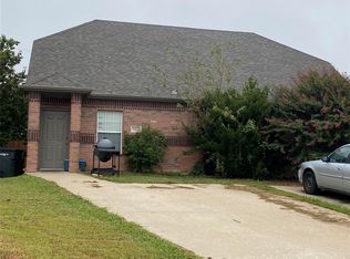 319 Queens Ct S, Mansfield, TX 76063