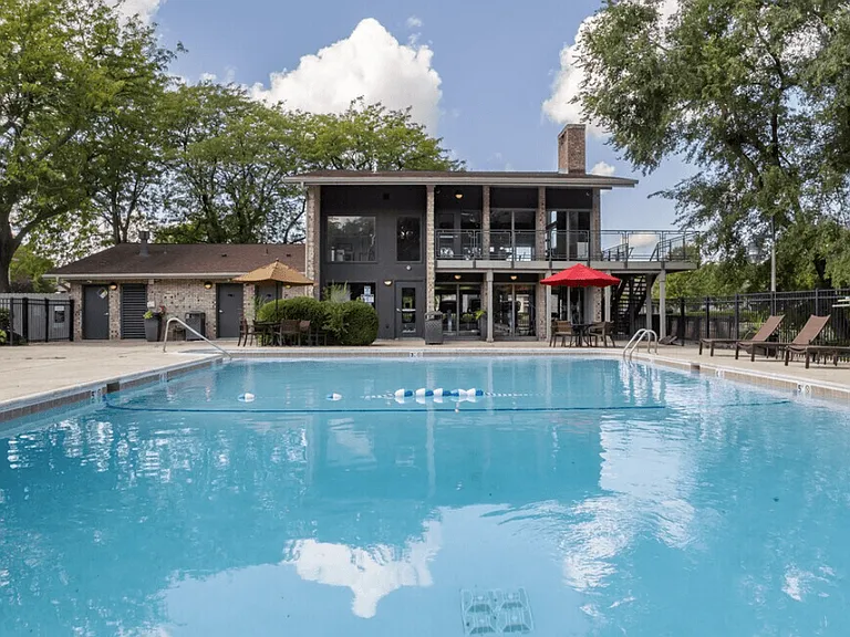 Lakeside Apartments — Photo 10