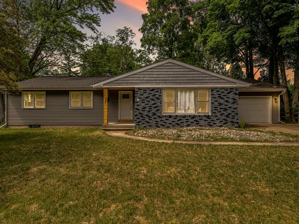 707 Pine St, Paw Paw, MI 49079
