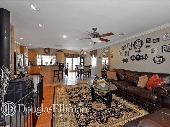 2nd image of 401 Oakwood Ave