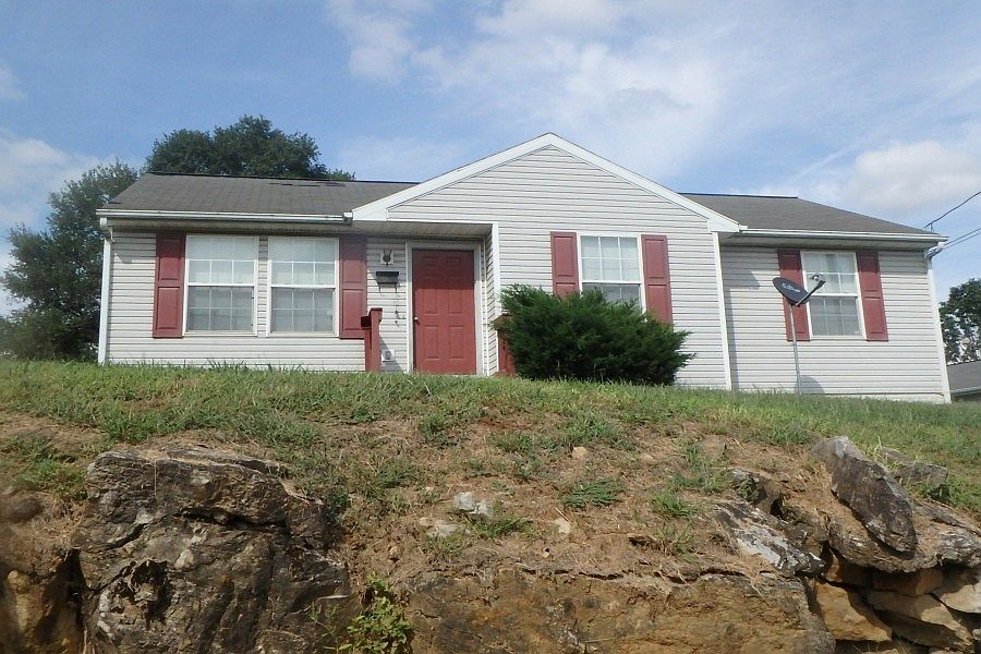1st image of 404 Wilson St