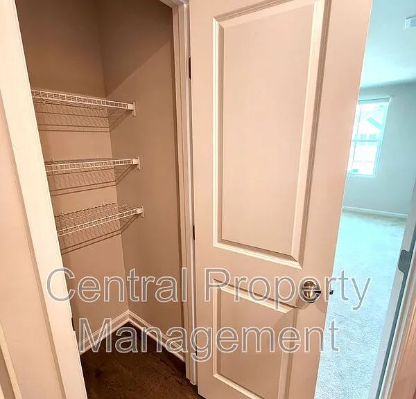 165 Sarnesfield Way — Photo 53