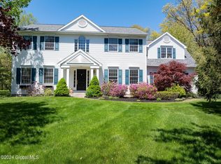 18 Durham Ct, Delmar, NY 12054