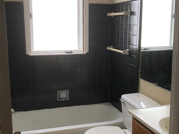 4th image of 1506 Fir Pl APT A