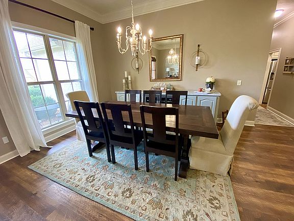 Dinning Room w Buffett