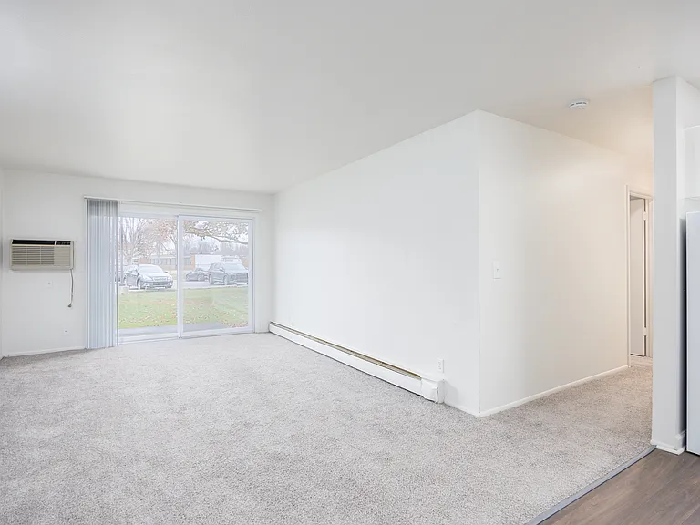 Cedar Creek Apartments — Photo 4