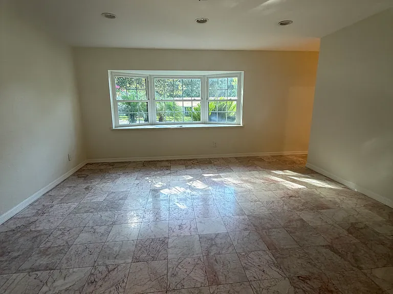 205 E Sweetwater Creek Dr — Photo 25