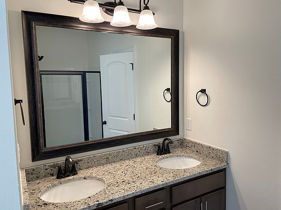 Yucca III A - Primary Bathroom - DSLD Homes