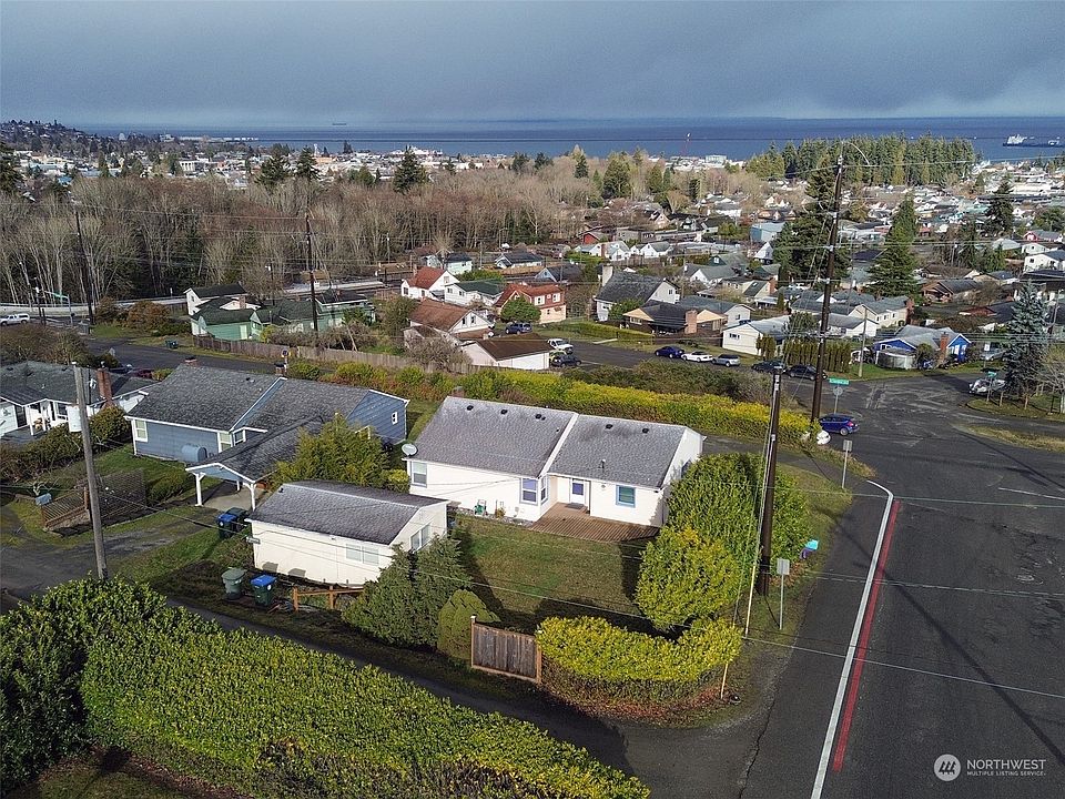 1st image of 940 E Lauridsen Boulevard