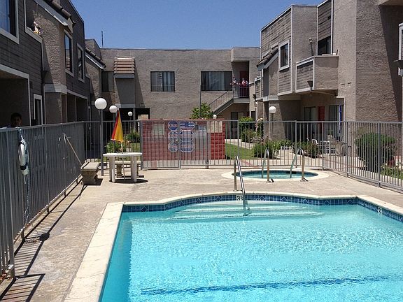 3rd image of 8465 Ventura Canyon Ave APT 105