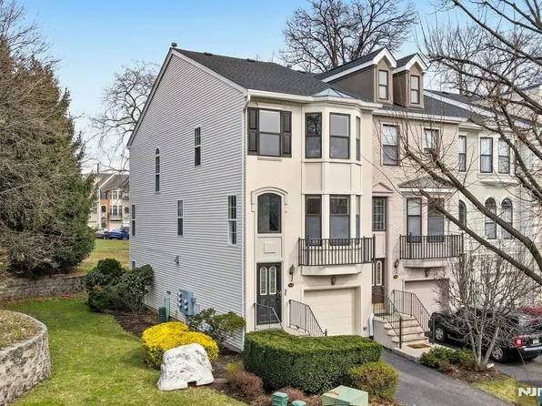 349 Wilshire Dr #3050, Nutley, NJ 07110