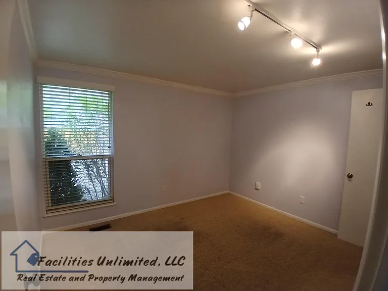 4519 Seaway Cir — Photo 7