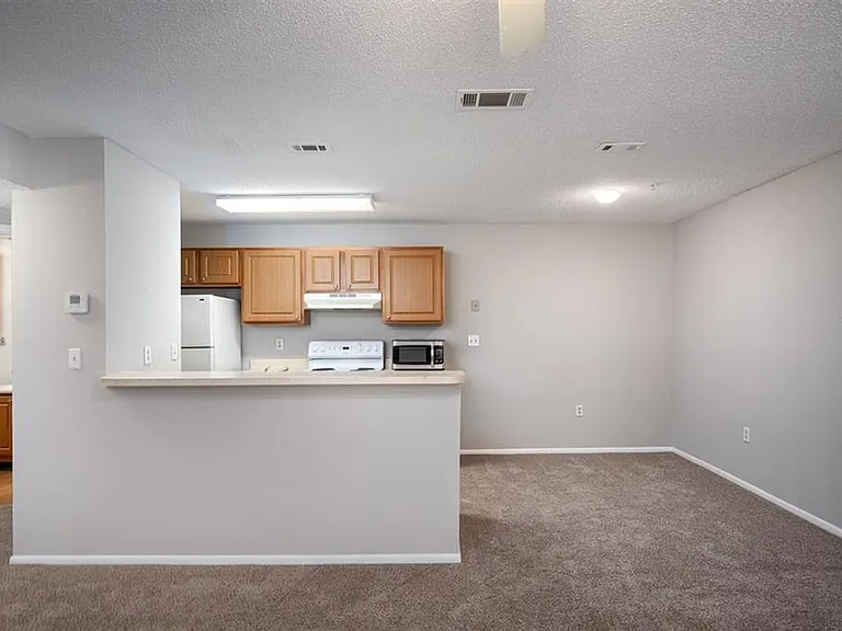 637 Buoy Ln #201 — Photo 8