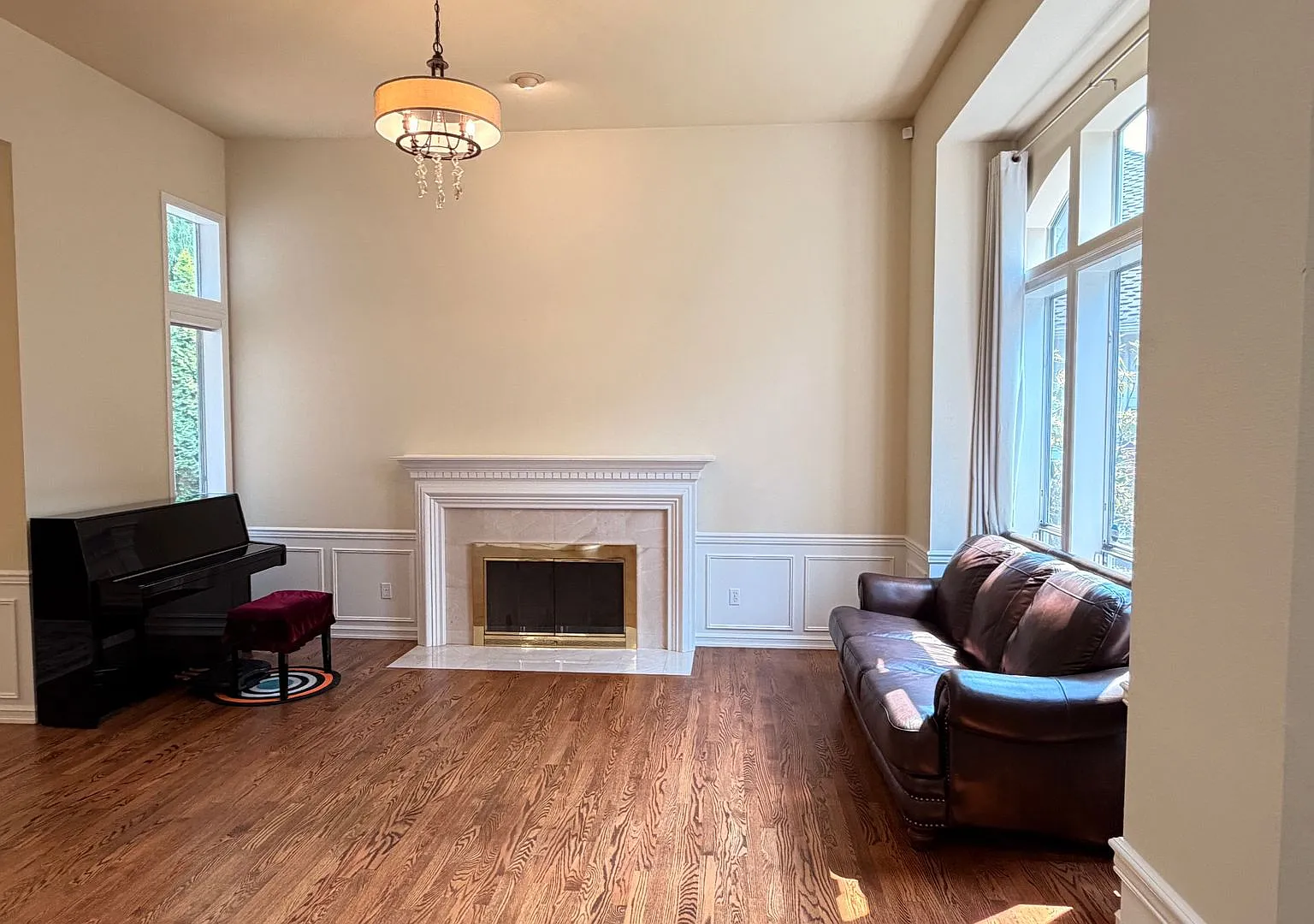 Beautiful Upgraded 4 Bedroom 2.75 Bath Home in Sammamish — Photo 3
