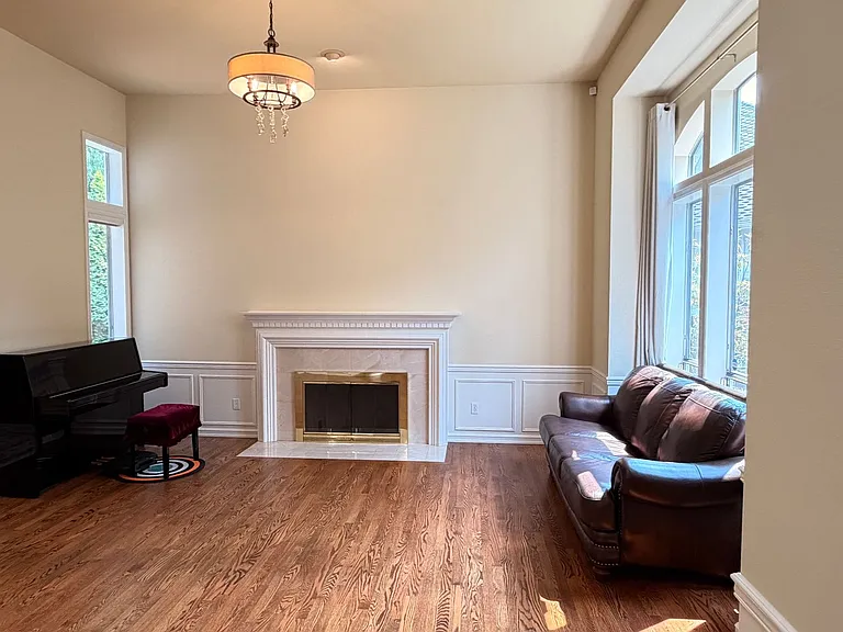 4504 194th Way NE — Photo 3