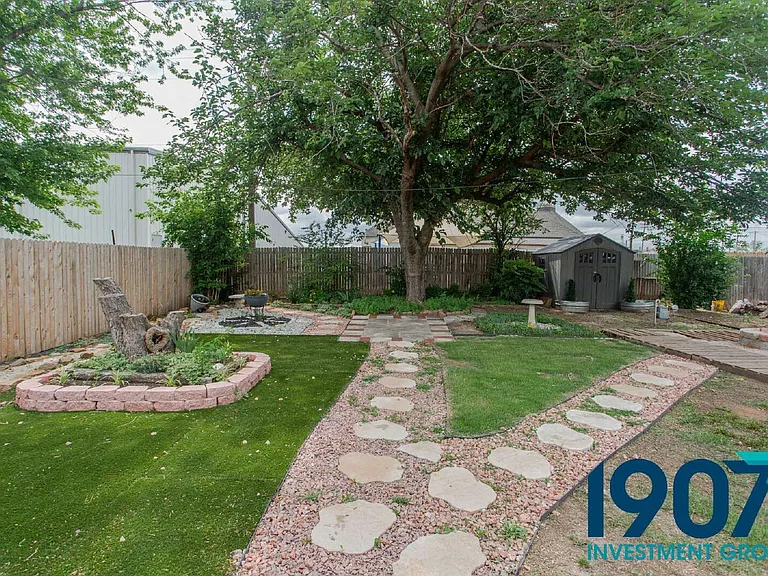1201 Kings Ct — Photo 25