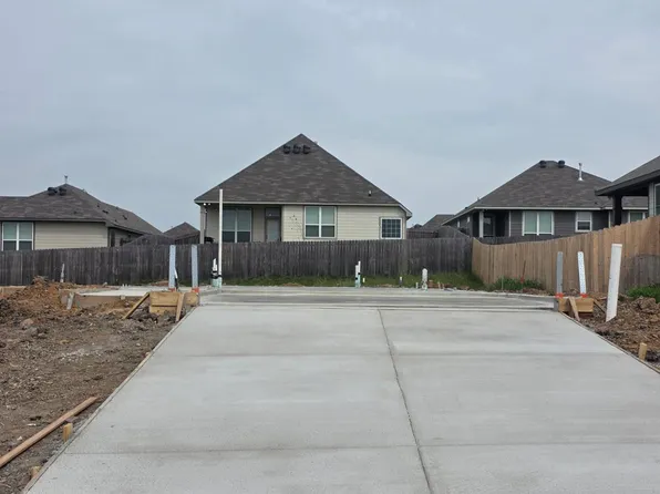 1495 Lake Ridge Dr, Brenham, TX 77833