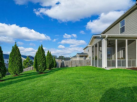 3rd image of 932 Trident Maple Ln