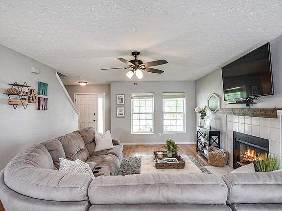 3rd image of 143 Brooksedge Dr