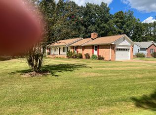 7100 Club Dr, Quinton, VA 23141