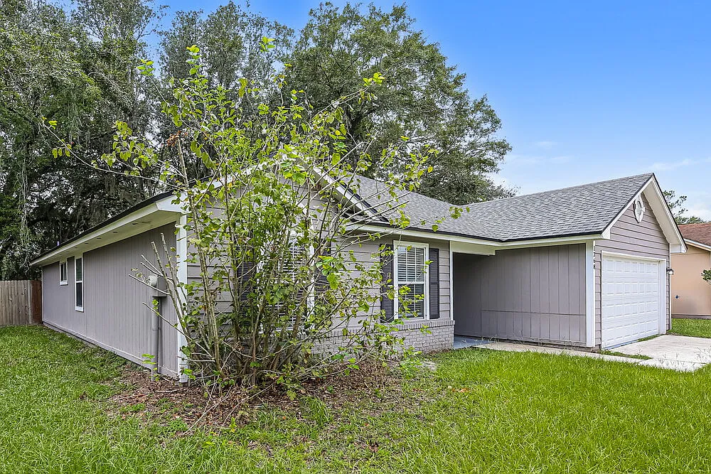 4 bed, 2.0 bath, 1775 sqft, $2,065 — Photo 3