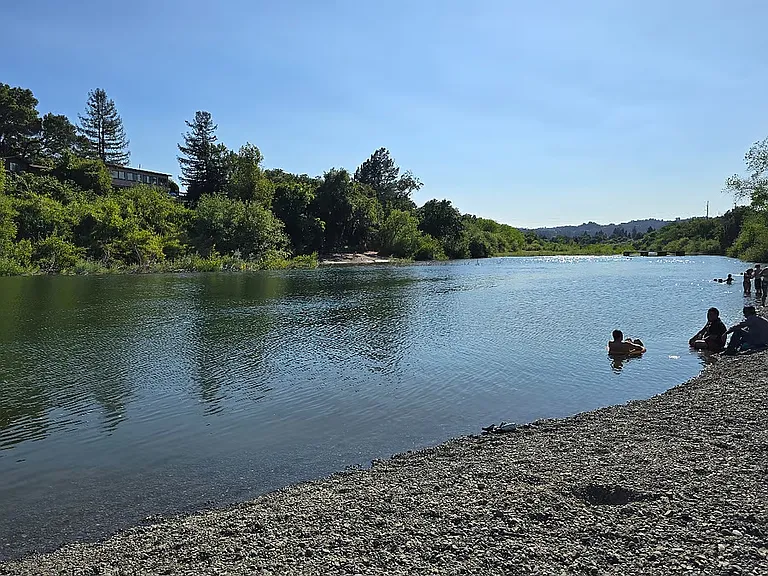 Walking access to the Russian River