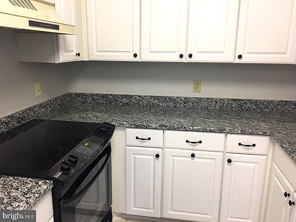 4th image of 115 N Lee St Unit Bh 300 Unit Bh300