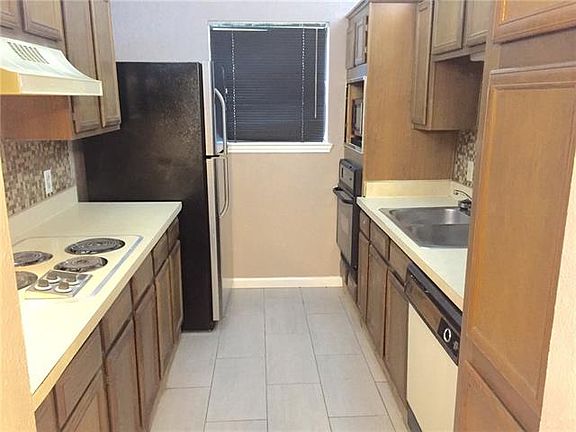 3rd image of 9600 Royal Ln APT 205