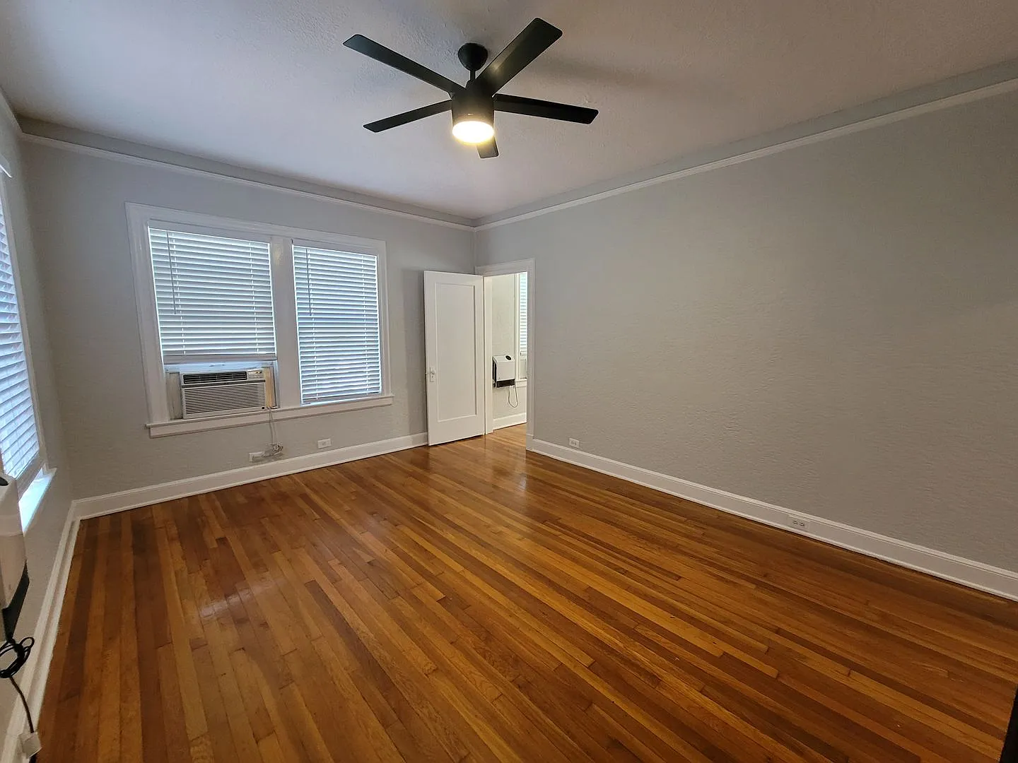 1 bed, 750 sqft, $995 — Photo 2