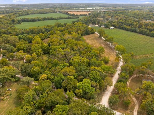 25890 Stewart Ln, Paola, KS 66071