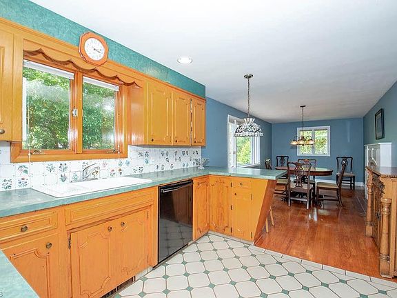 5th image of 1449 Manor Dr