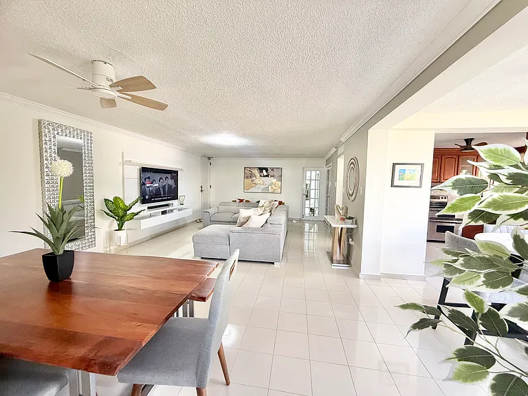 690 Teniente Cesar Luis Gonzalez Ave — Photo 12