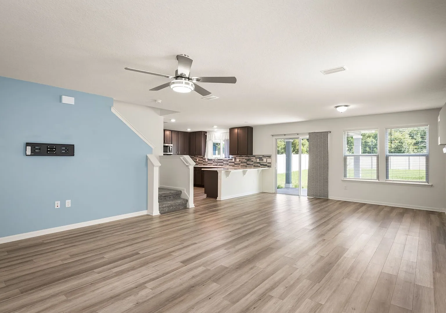 Extraordinary Cul-de-sac Home For Rent — Photo 4