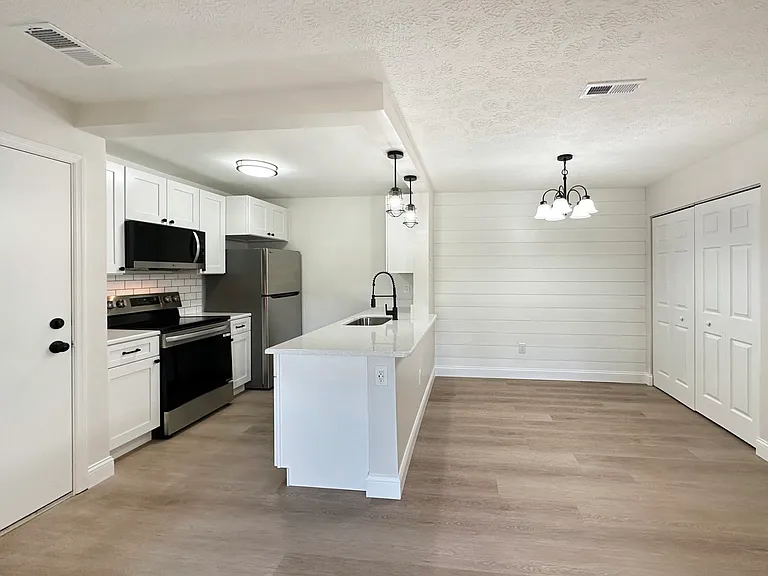 Springview Apartments — Photo 80