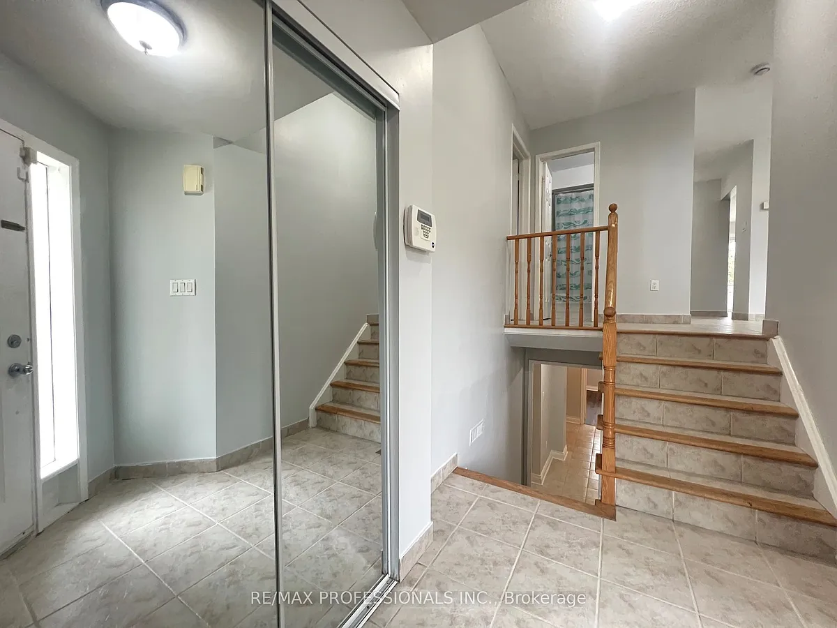 Building Photo - 110 Springview Dr