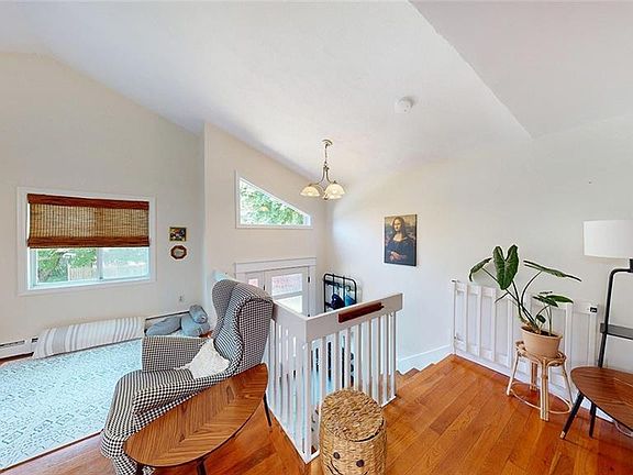 4th image of 38 Vanstone Ave
