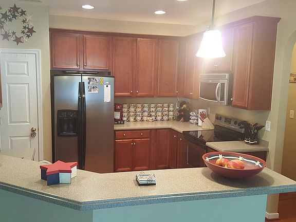 5th image of 401 Queensbury Ln
