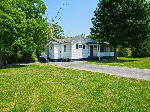 622 Lake St, Angola, NY 14006