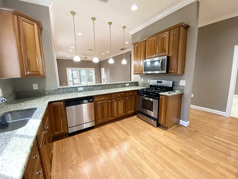 33 Augustine Rd — Photo 5