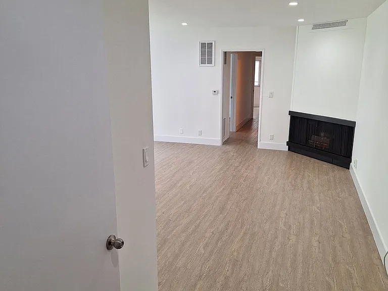 336 S Norton Ave #204 — Photo 5