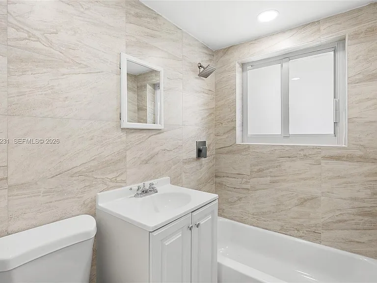 1701 NW 19th Ave — Photo 31