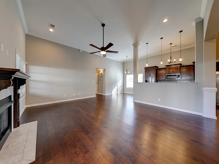 1008 Meadowview Ln — Photo 23