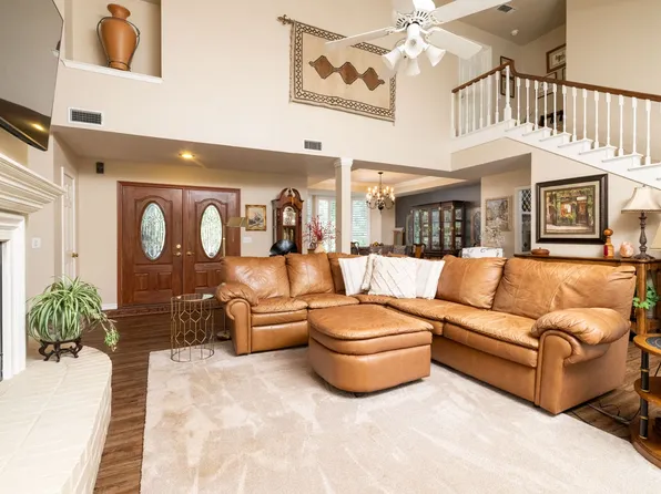 201 Hastings Dr, Runaway Bay, TX 76426