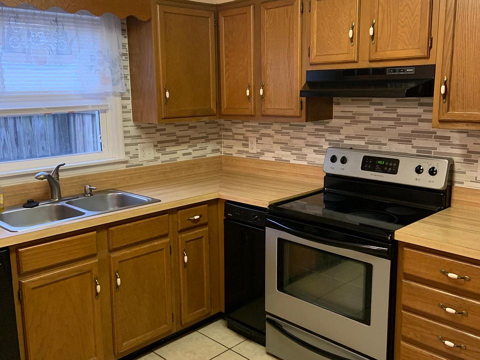 Title floor in kitchen! New appliances! Stove, fridge, dishwasher, and trash compactor! New tile backsplash!