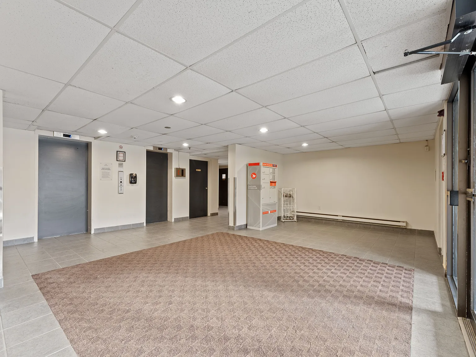 Caron Tower Apartments — Photo 4