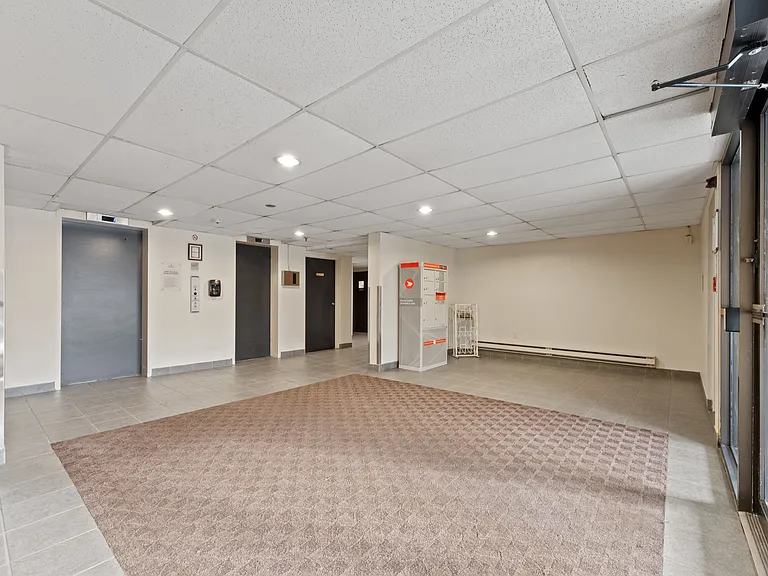 360 Caron Ave — Photo 5